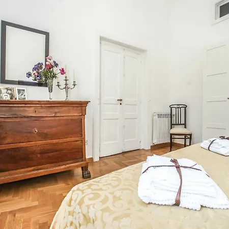 Casa Napoletana - San Domenico Apartment Naples