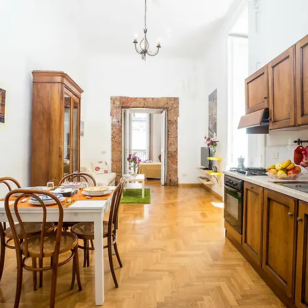 Casa Napoletana - San Domenico * Naples